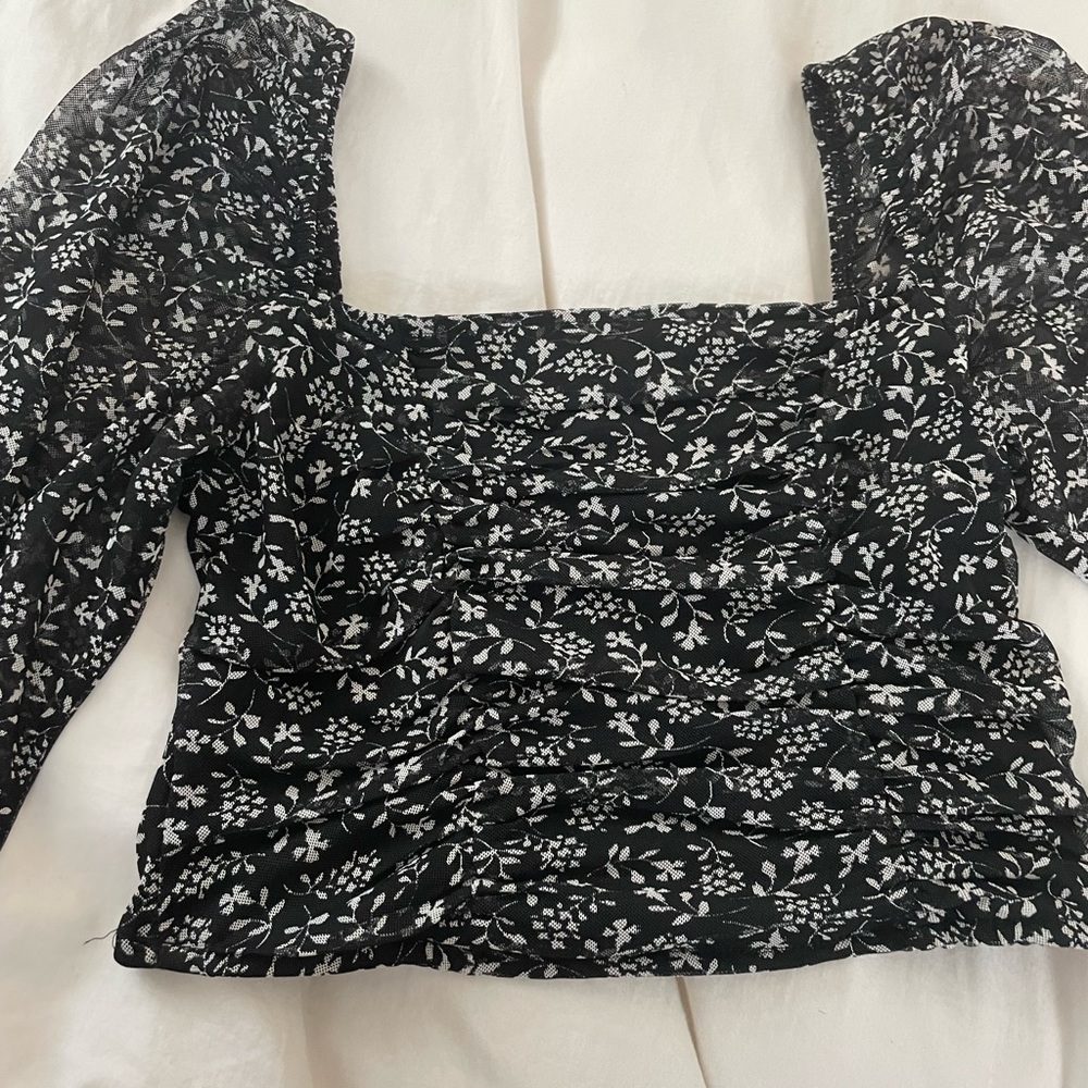 Floral cropped shirt